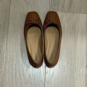 Madewell leather woven flats in warm coffee. Never worn.